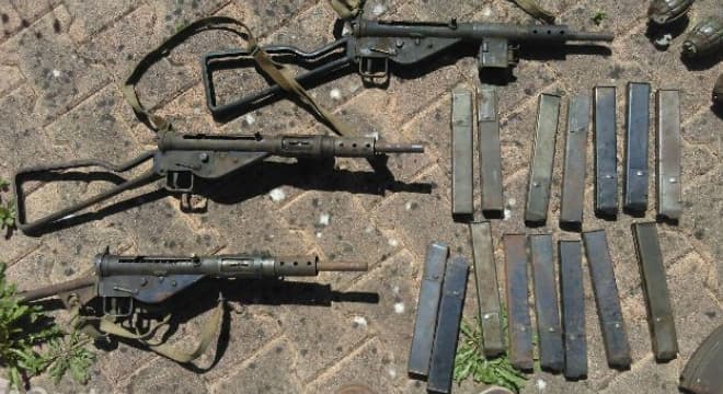 Cache of Stens and other armament found in a French home. Photo L'Yonne Republicaine