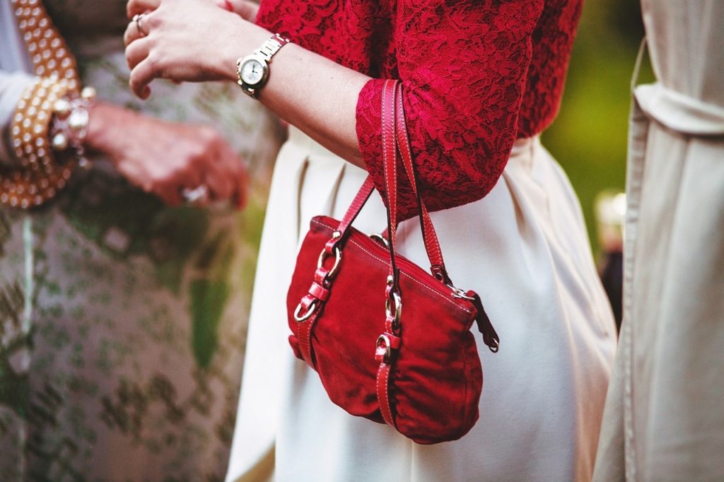 purse carry red