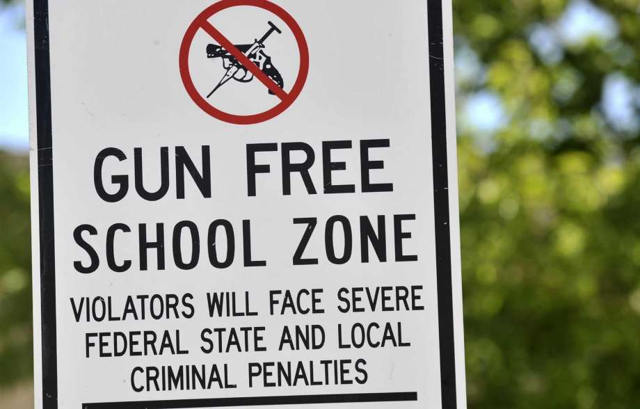 Gun free school zone sign