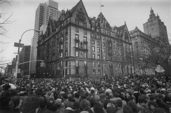 Crowds outside of the Dakota after Lennon Assassination