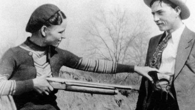 Bonnie and Clyde with sawed off Browning A5