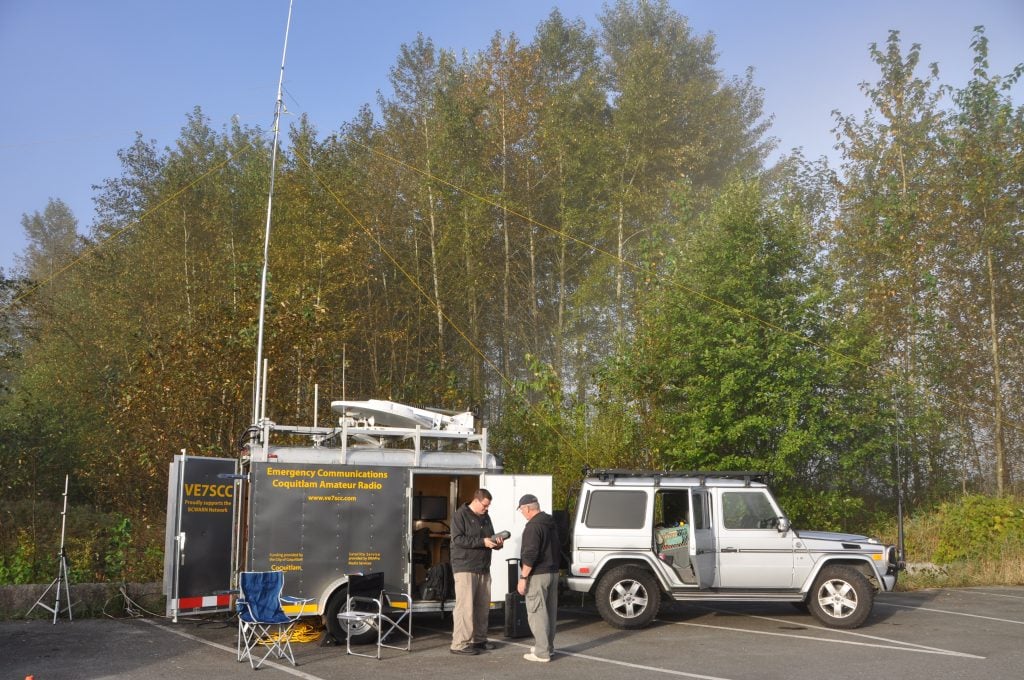 A mobile emergency communications radio set up