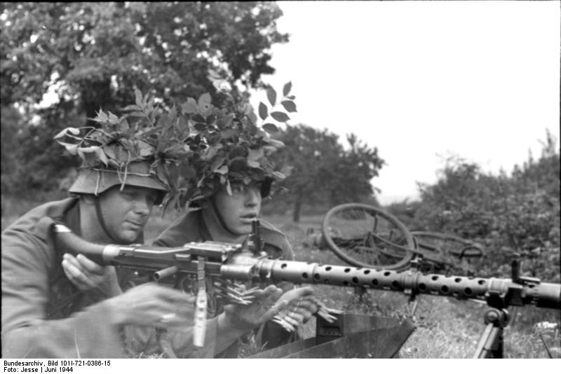 German soldiers with an MG 34. 