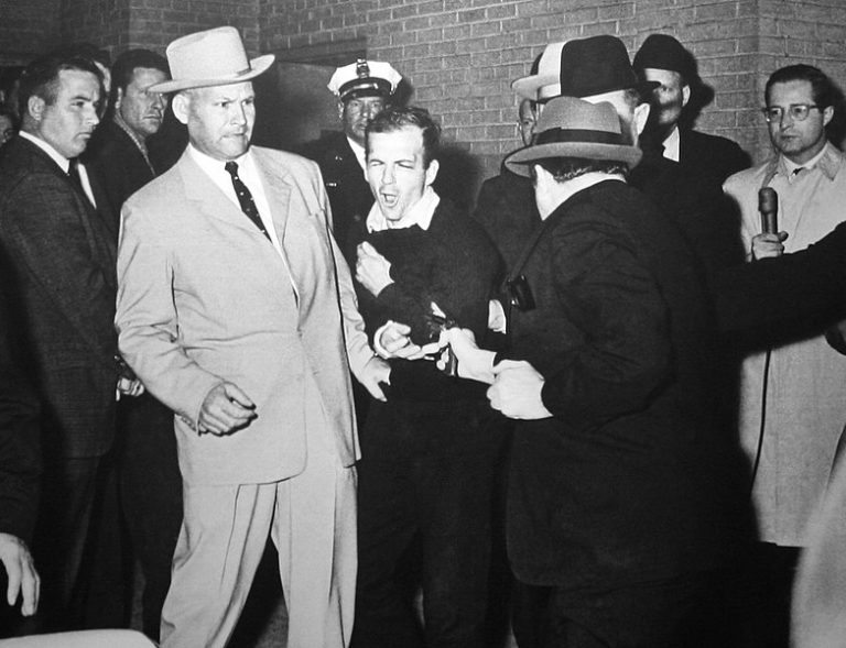 A Picture from History: The Shooting of Lee Harvey Oswald - Pew Pew ...