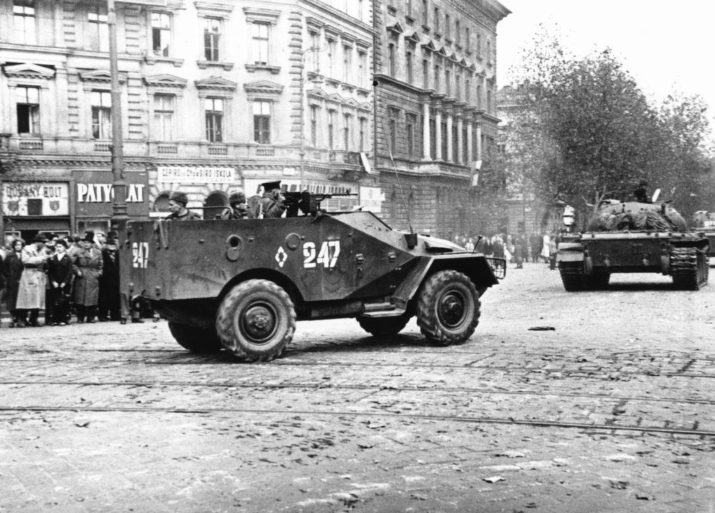 Soviet troops withdraw from Budapest