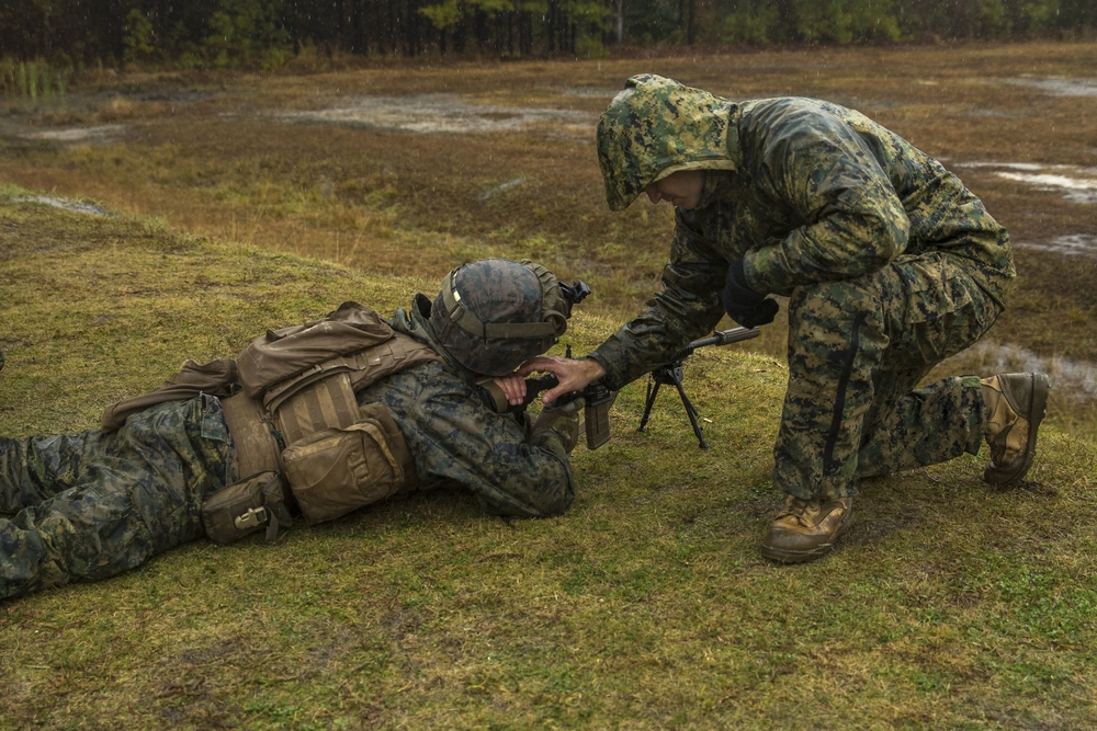 Marines training with the M27 (Photo: Cpl. Michaela Gregory)