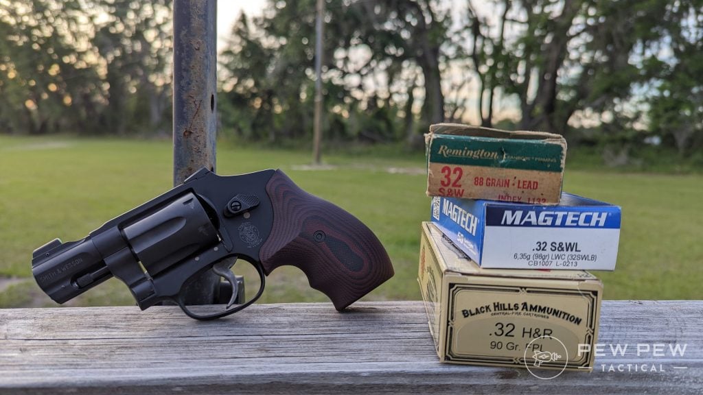 S&W 432 UC with ammo